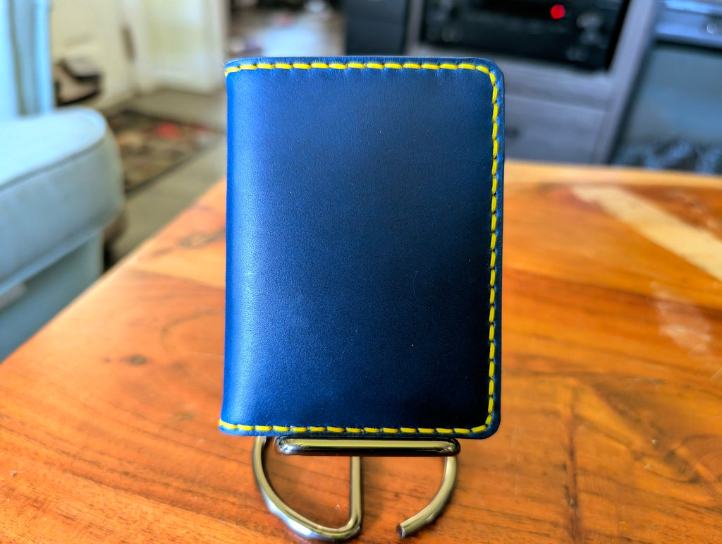 The Frontman Jr - 6 Pocket Vertical Wallet