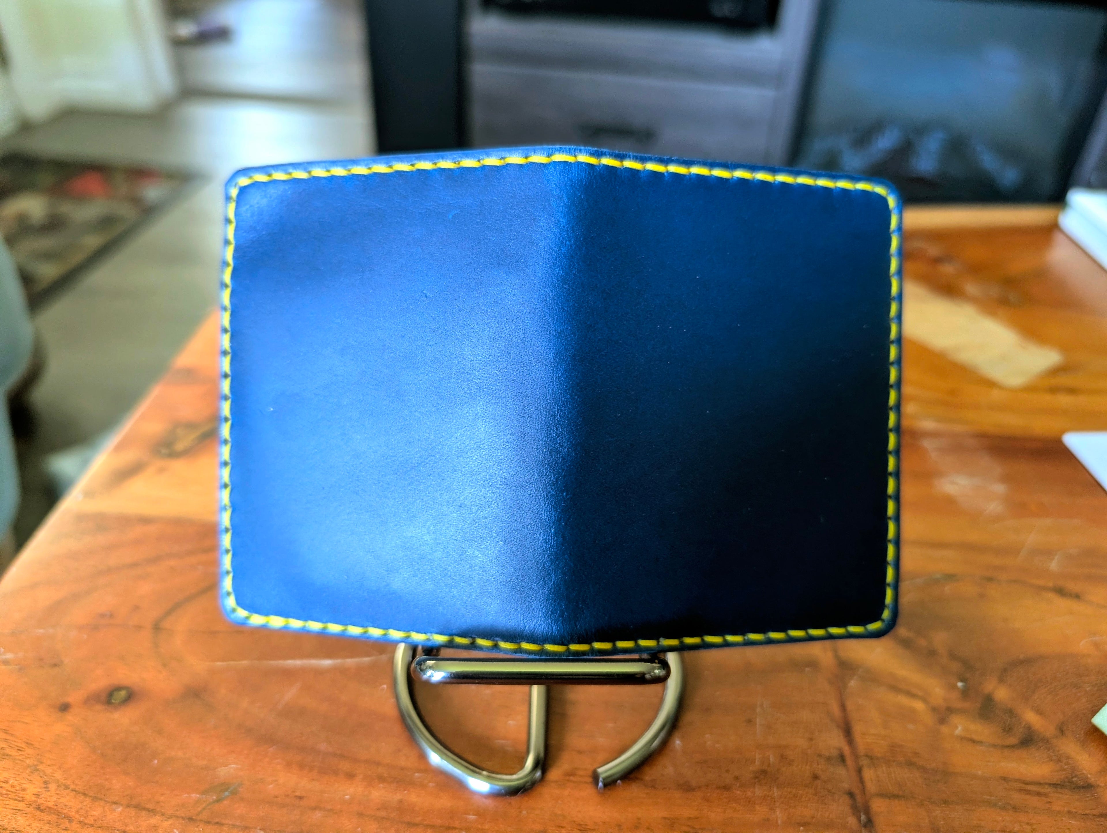 The Frontman Jr - 6 Pocket Vertical Wallet